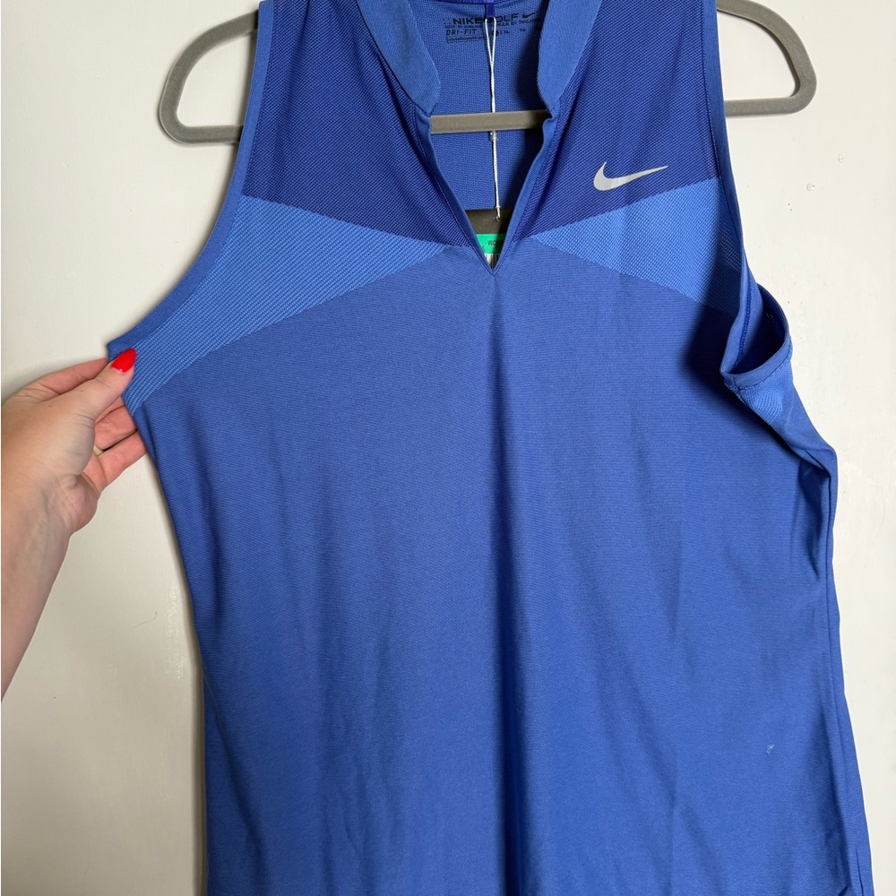 Nike Blue V‑Neck Sleeveless Athletic Tank with Contrast Panels